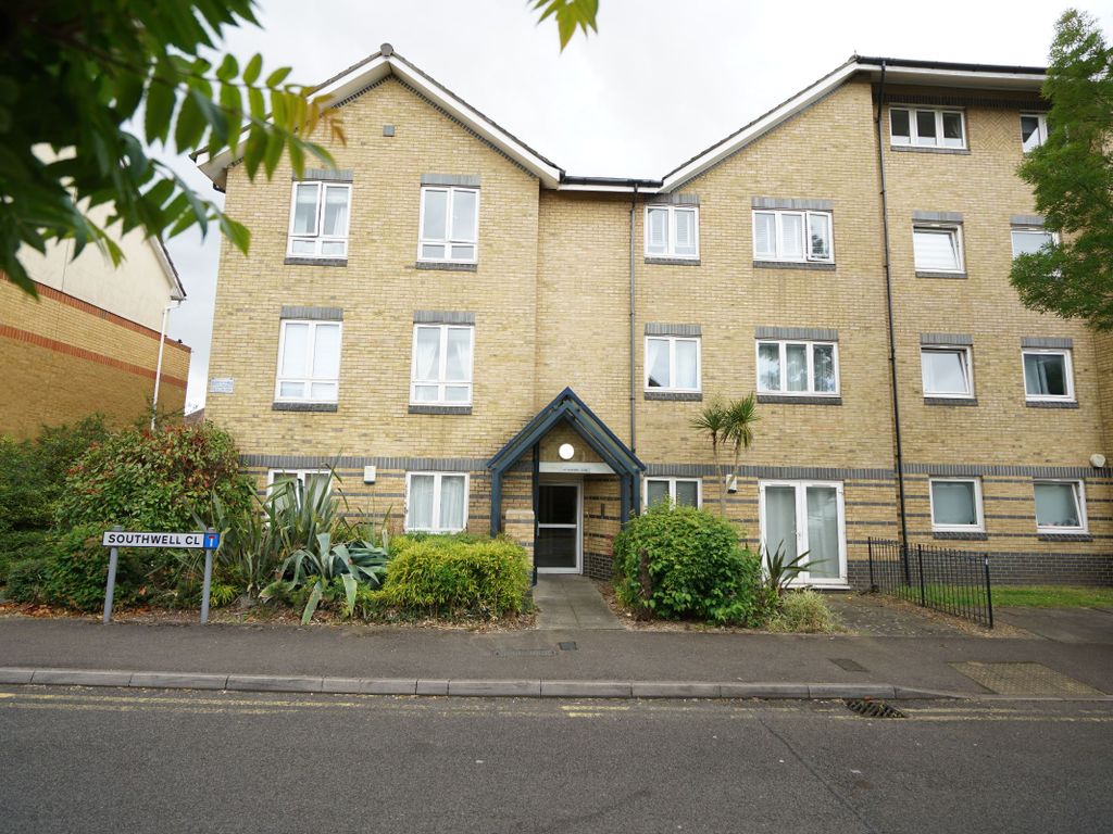 2 bed flat to rent in Southwell Close, Chafford Hundred, Grays RM16, £1,375 pcm Zoopla