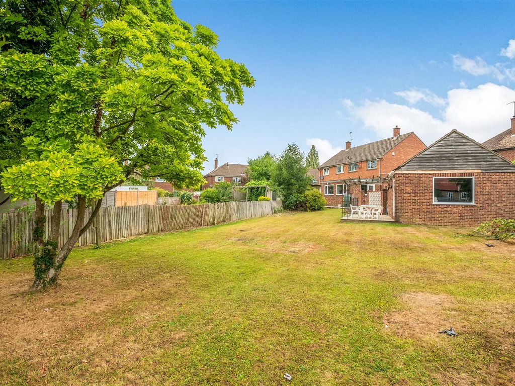 3 bed semidetached house for sale in Edgar Road, Kemsing, Sevenoaks