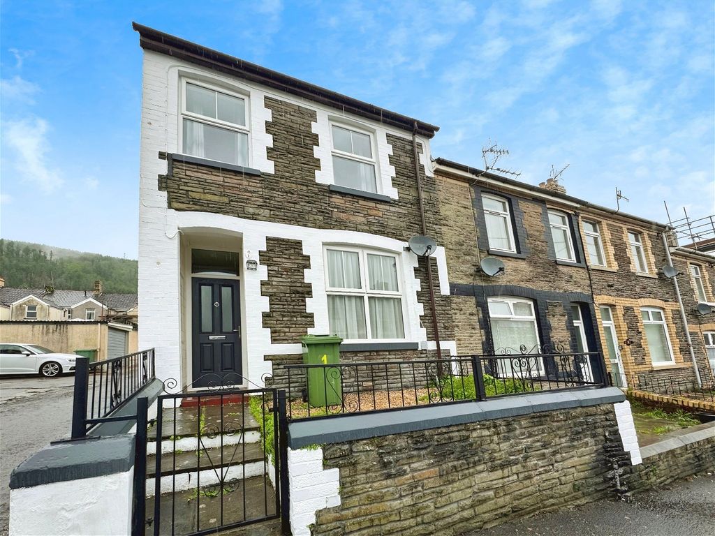 3 bed end terrace house for sale in Garden Street, Llanbradach