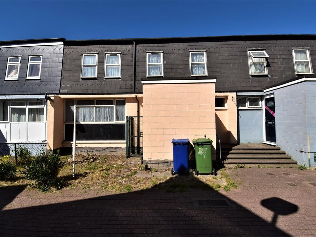 3 bed terraced house for sale in Adelaide Road, Tilbury RM18, £275,000