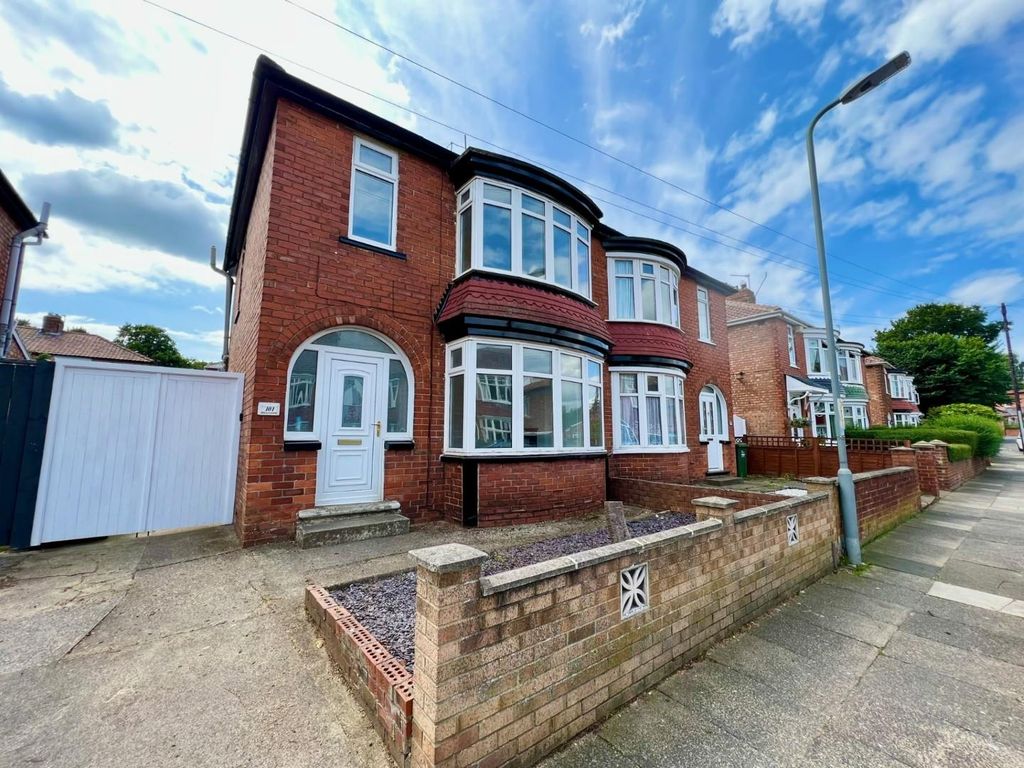 3 bed semidetached house for sale in Beaconsfield Road, Norton