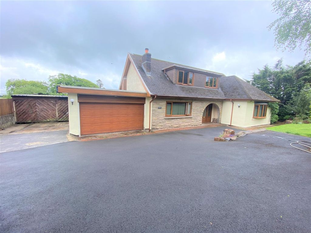 4 bed detached bungalow for sale in Brodawel, Llannon, Llanelli SA14
