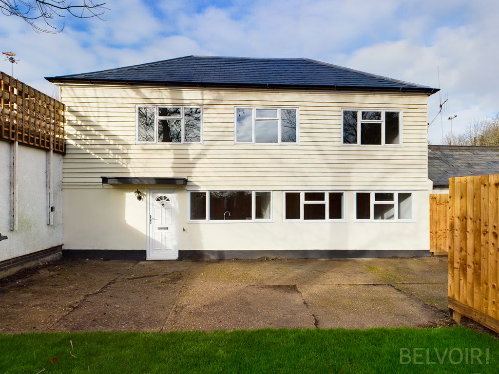 3 bed detached house to rent in Rye Road, Hoddesdon, Broxbourne EN11