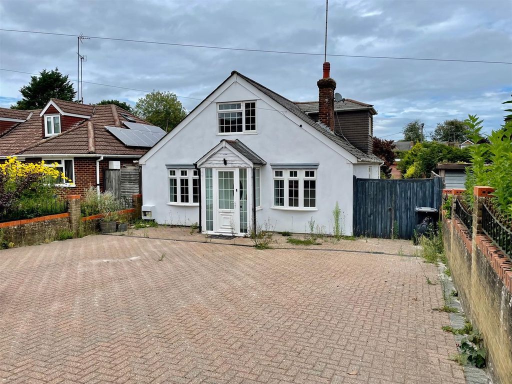 3 bed detached bungalow for sale in Maidstone Road, Borough Green
