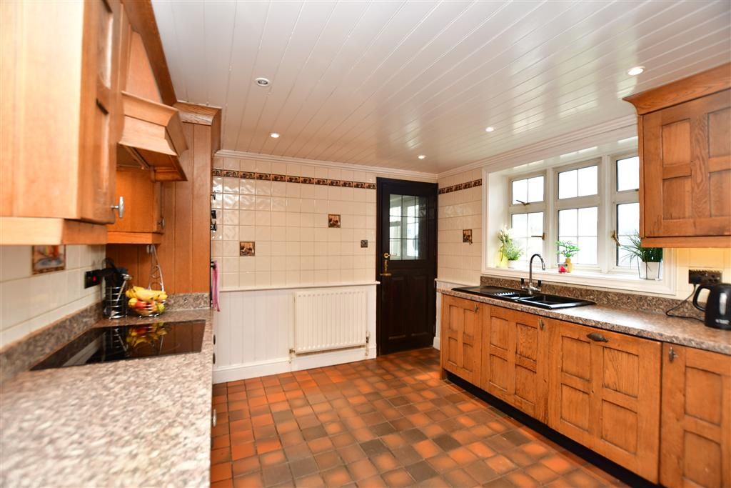 4 bed bungalow for sale in Dunn Street Road, Bredhurst, Gillingham, Kent ME7 Zoopla