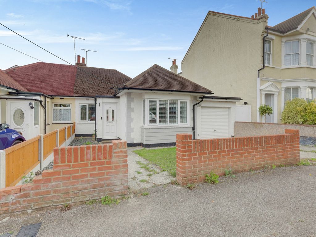 2 bed semidetached bungalow for sale in The Crescent, Benfleet SS7, £