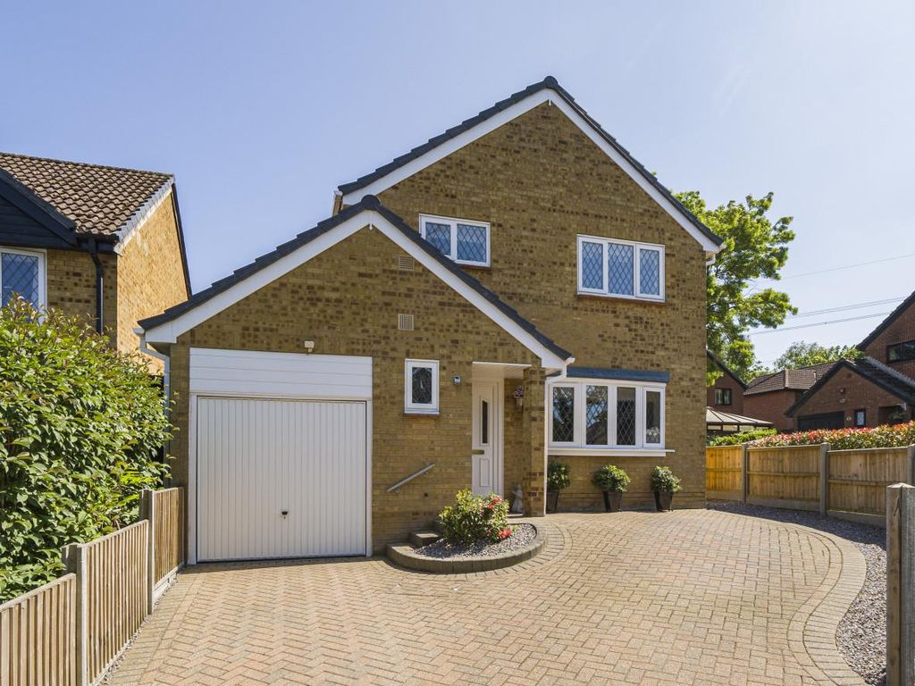 4 bed property for sale in Highclere Way, Valley Park, Chandler's Ford
