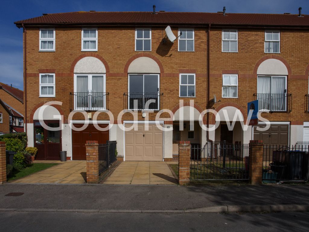 4 bed detached house to rent in Silbury Avenue, Mitcham, Surrey CR4, £