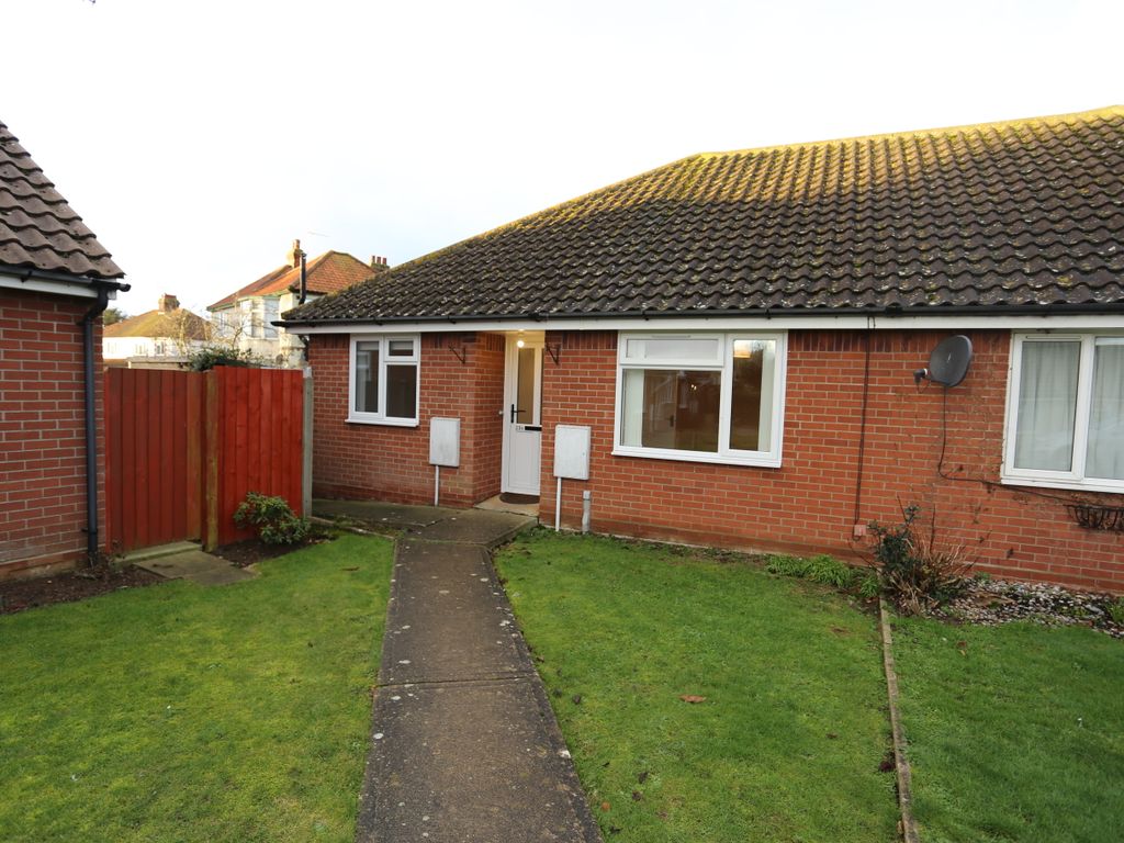 3 bed semidetached bungalow to rent in Gosford Way, Old Felixstowe