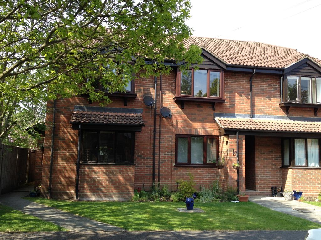 1 bed flat to rent in St. Michaels Close, Fleet GU51 Zoopla