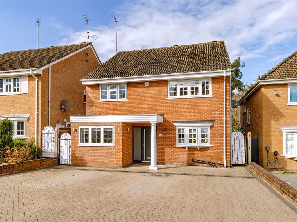 4 bed detached house for sale in Sheraton Close, Elstree, Borehamwood