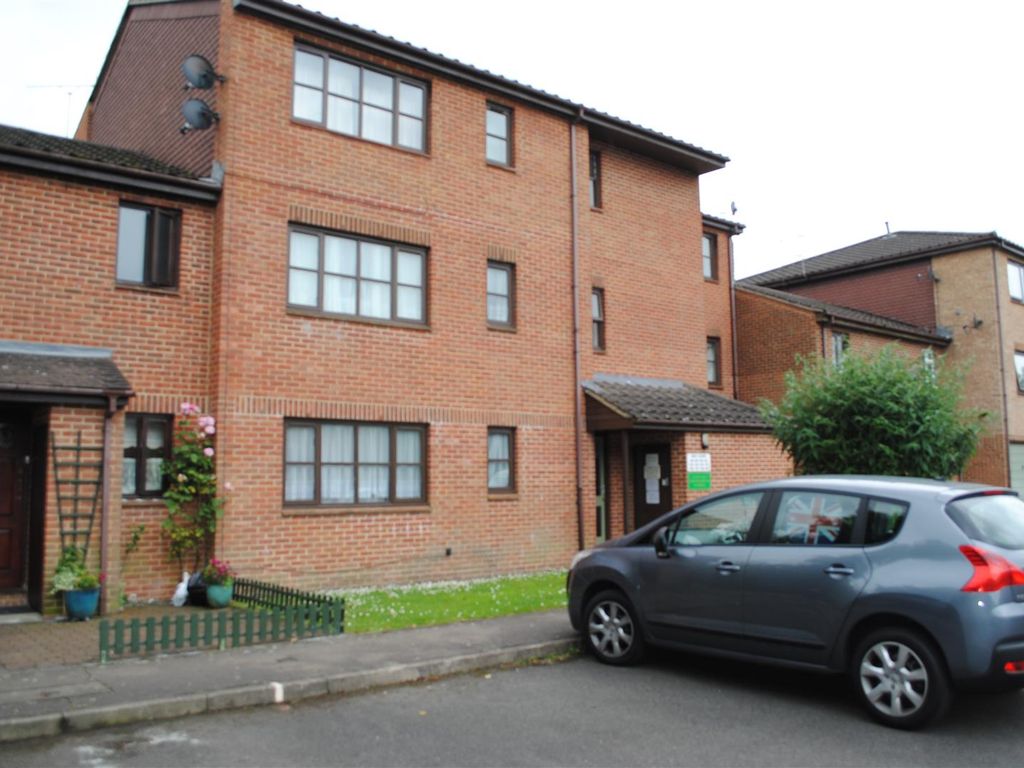 Studio to rent in Newcourt, Cowley, Middlesex UB8 Zoopla