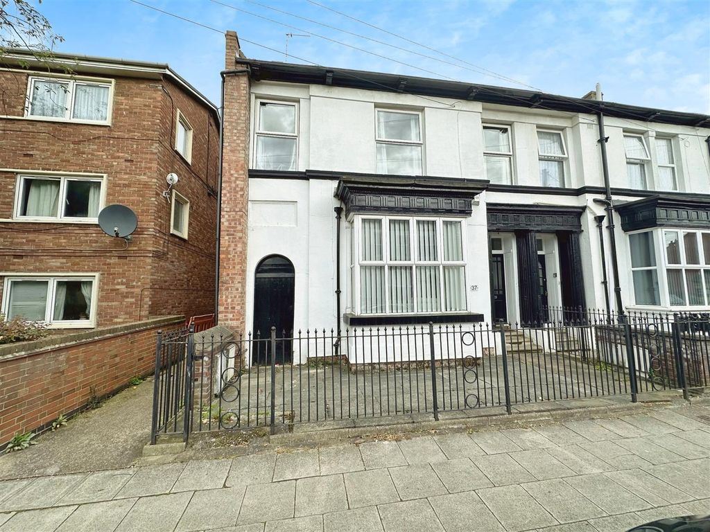 4 bed semidetached house for sale in Coltman Street, Hull HU3, £