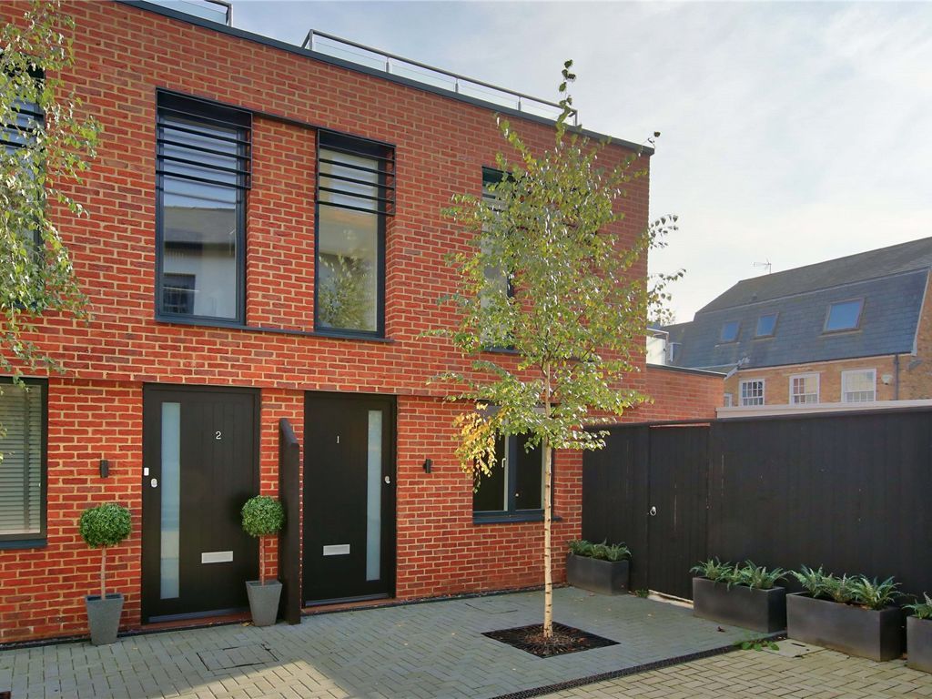 3 bed terraced house to rent in Old Bakery Mews, Hampton Wick, Kingston