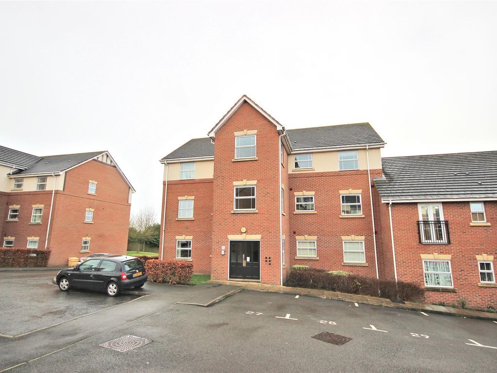 2 bed flat to rent in Newlands Close, Hagley, Stourbridge DY9 Zoopla