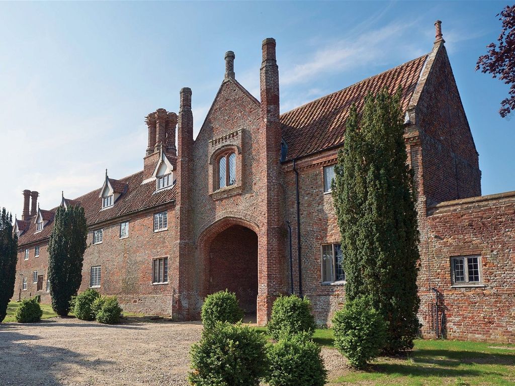 7 bed country house for sale in Hales Hall Lane, Loddon, Norwich