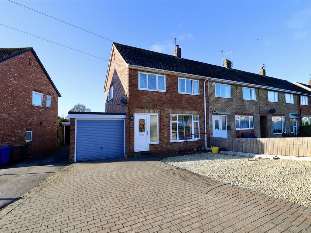 3 bed end terrace house for sale in Langdale Road, Market Weighton