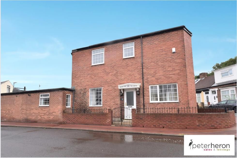 3 bed end terrace house for sale in Harlow Street, Millfield