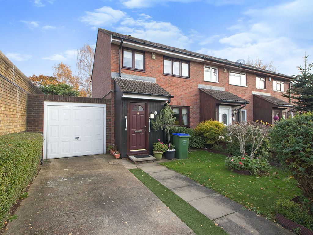 3 bed end terrace house for sale in Ormesby Close, London SE28 Zoopla