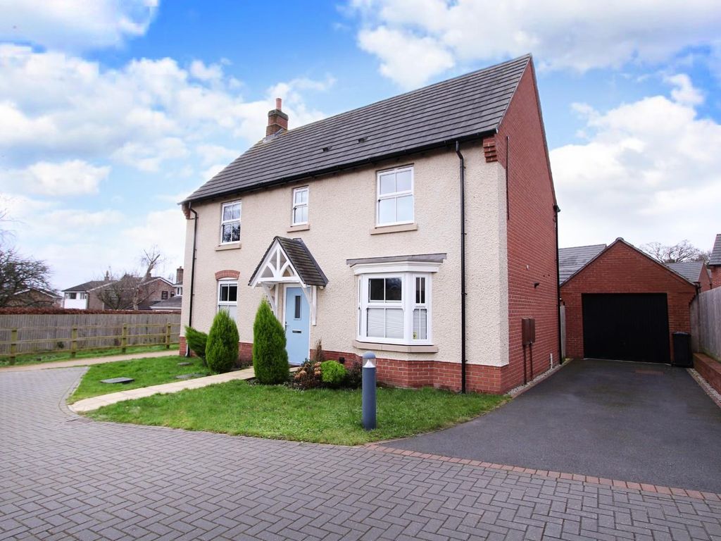4 bed detached house to rent in East Lawn Drive, Doveridge, Ashbourne