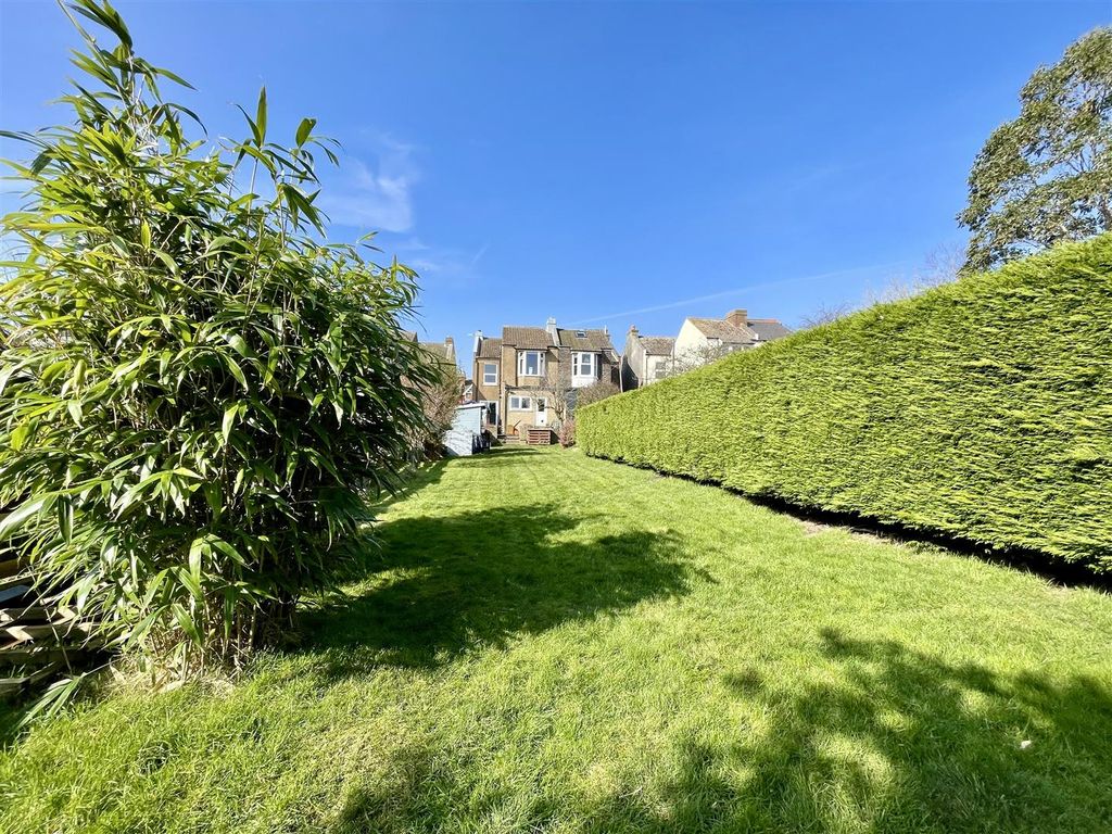 4 bed semidetached house for sale in Ashburnham Road, Hastings TN35, £