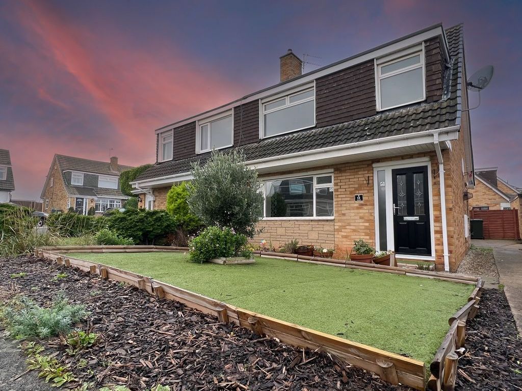 3 bed semidetached house for sale in Delamere Drive, MarskeByTheSea