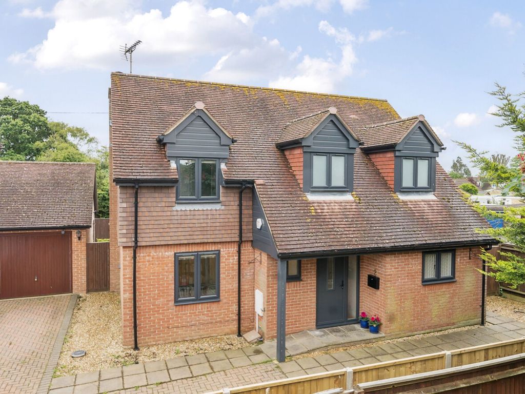 3 bed detached house for sale in Wentworth Drive, Emsworth PO10, £