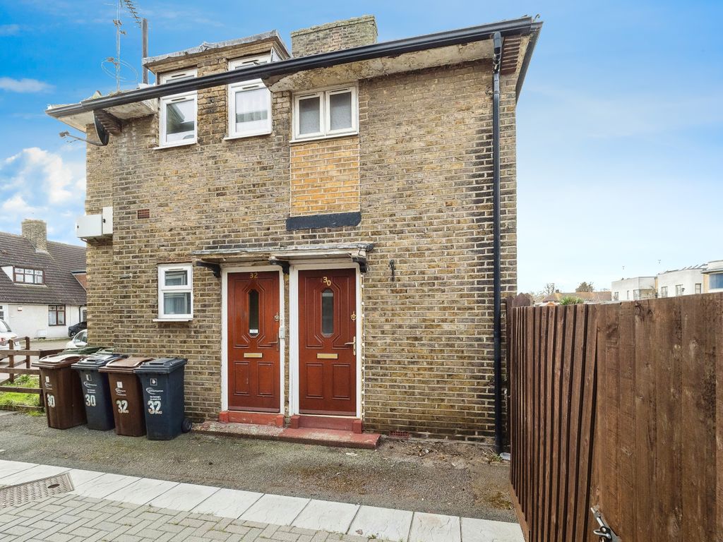 1 bed for sale in Darcy Gardens, Dagenham RM9, £225,000 Zoopla