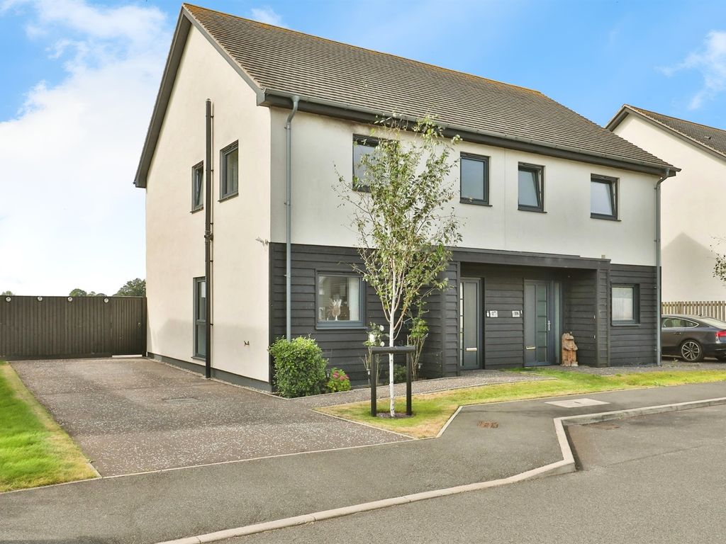 3 bed semidetached house for sale in Hamilton Close, Great Plumstead