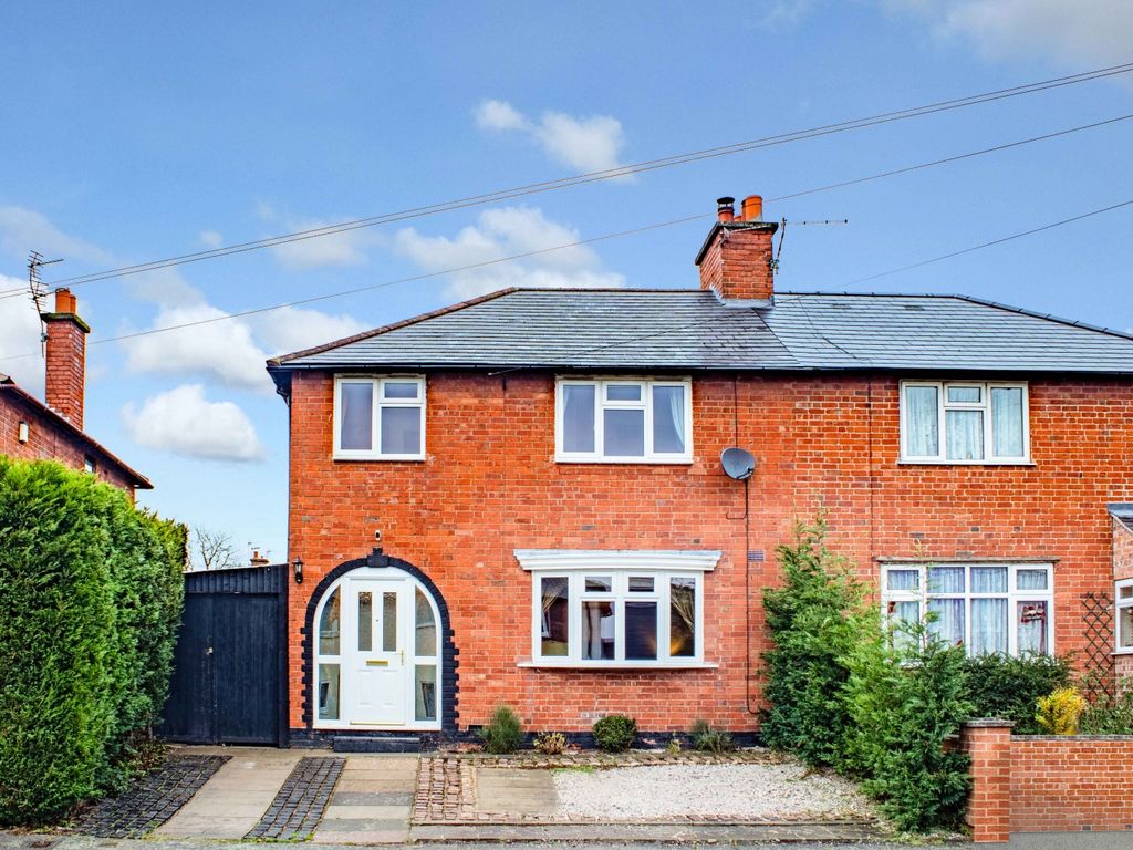 3 bed semidetached house for sale in The Crescent, Breaston