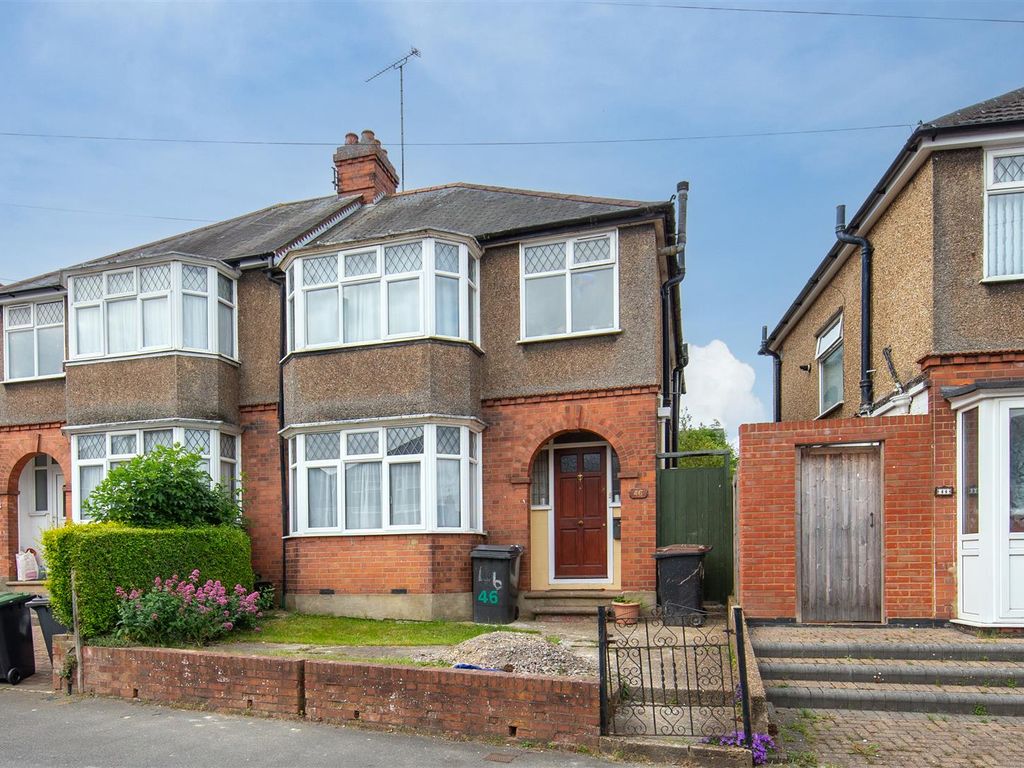 3 bed semidetached house for sale in St. Pauls Road, Luton