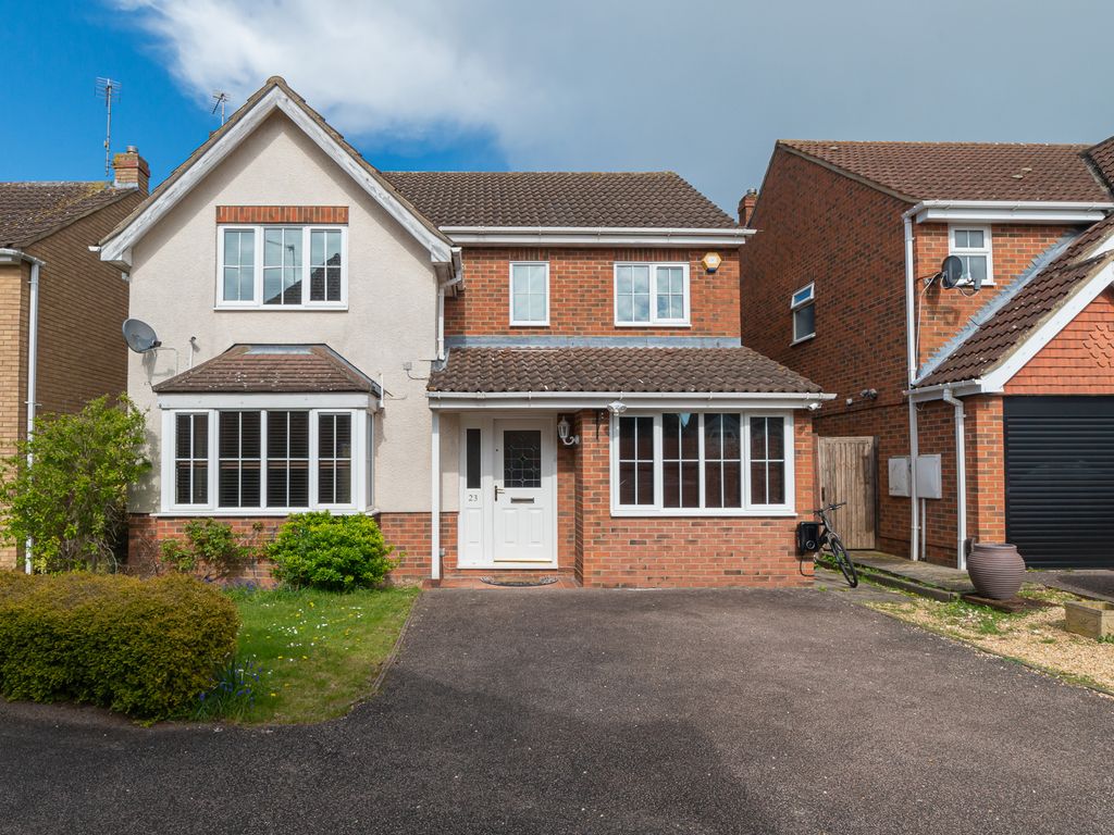 4 bed detached house for sale in b Close, Letchworth Garden City SG6