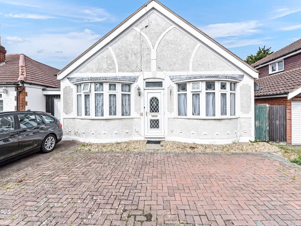 2 bed detached bungalow for sale in Gerrard Avenue, Rochester ME1, £