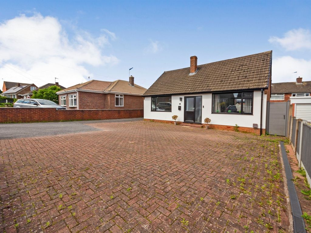 3 bed detached bungalow for sale in Nightingale Close, Danesmoor