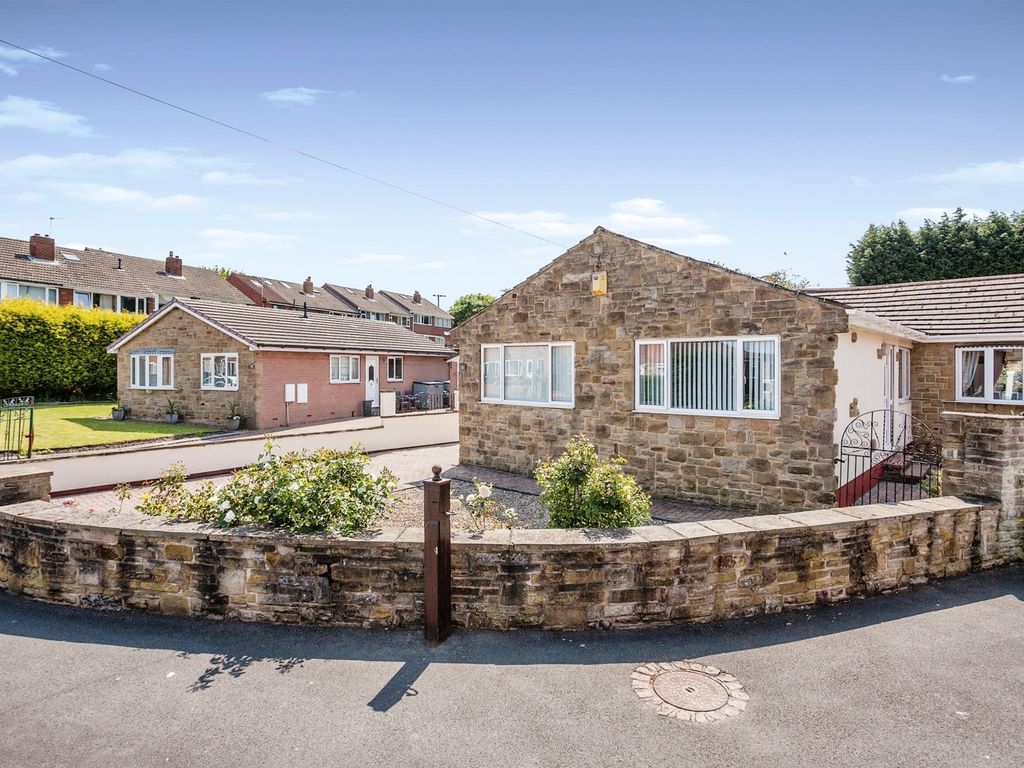 4 bed detached bungalow for sale in Moor Grove, Stanley, Wakefield WF3