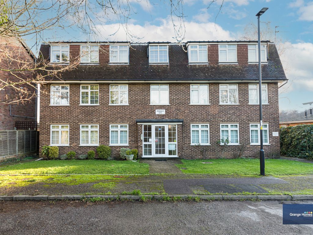 2 bed flat for sale in The Ridgeway, Enfield EN2, £365,000 Zoopla