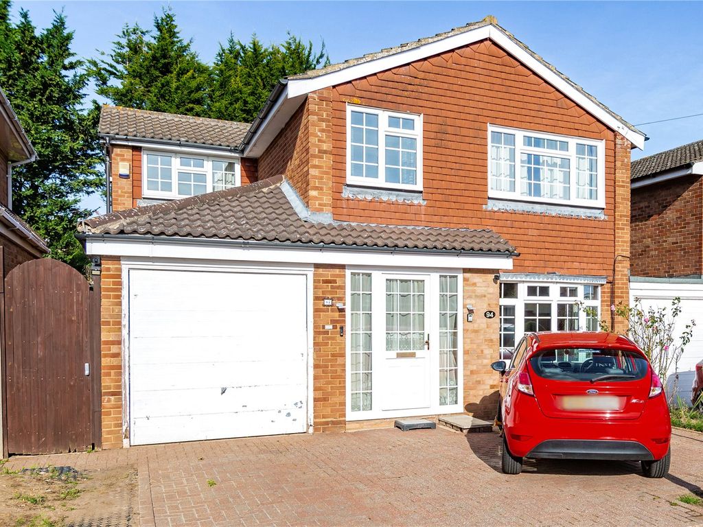 4 bed detached house for sale in Kelvedon Close, Chelmsford, Essex CM1