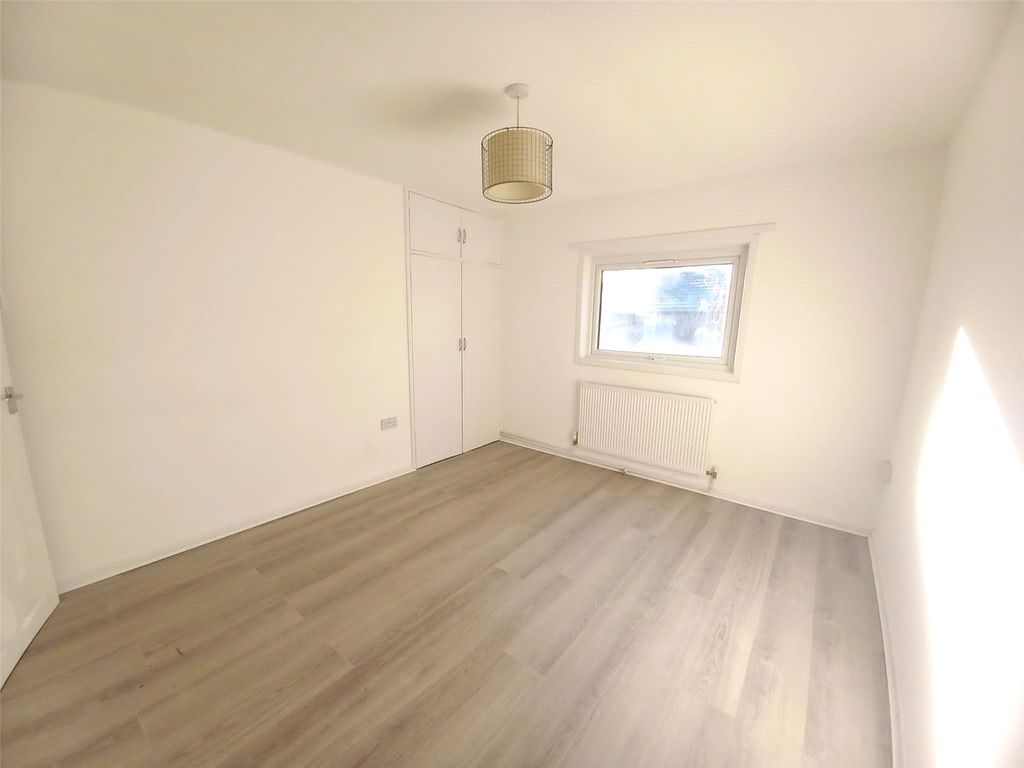 Rosegarth Walk, Nottingham, Nottinghamshire NG6  