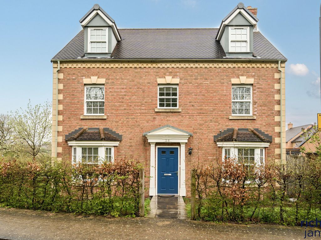 5 bed detached house for sale in Dunsley Vale, Wichelstowe, Swindon SN1, £335,000 Zoopla