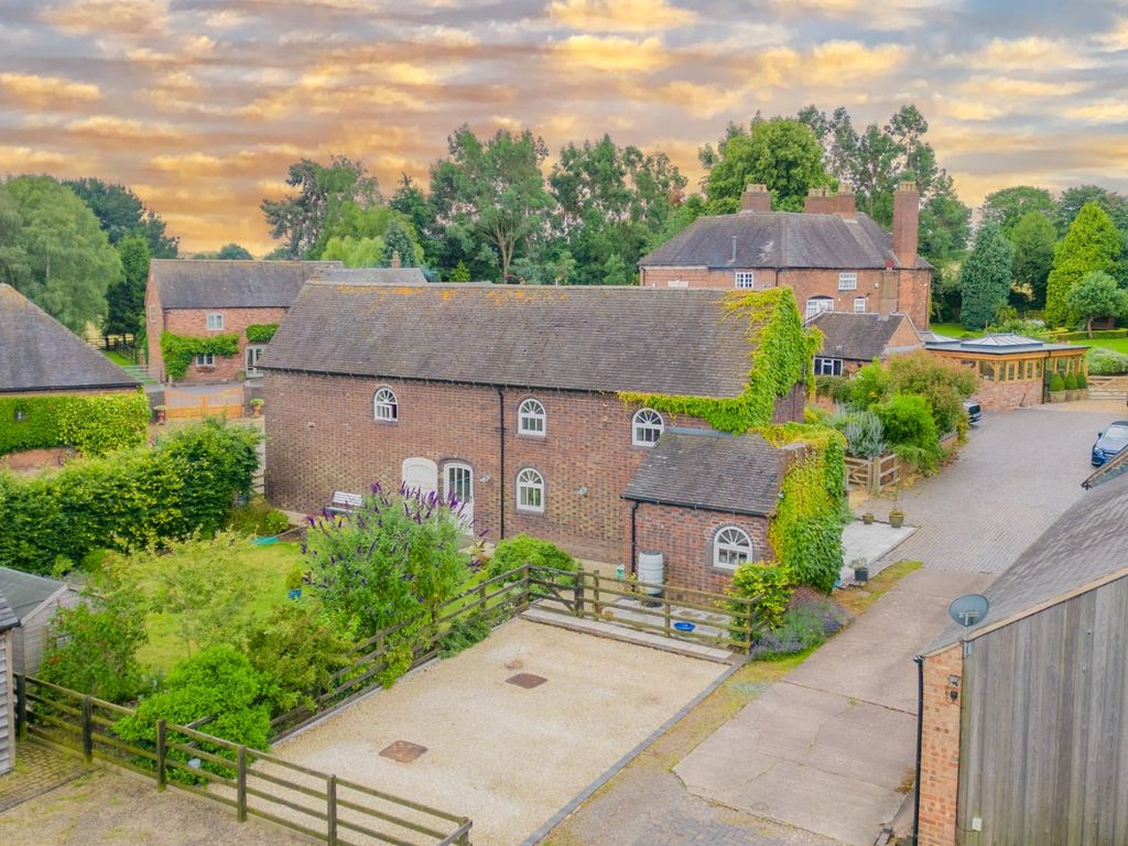 4 bed barn conversion for sale in Mill Lane, Stonnall, Walsall