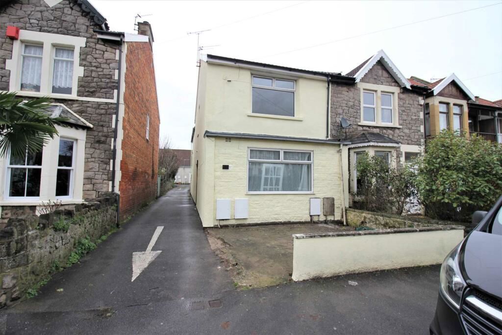 2 bed flat for sale in Moorland Road, WestonSuperMare BS23, £125,000