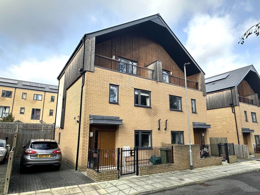 4 bed property to rent in Emerald Walk, Tunbridge Wells, Kent TN2, £
