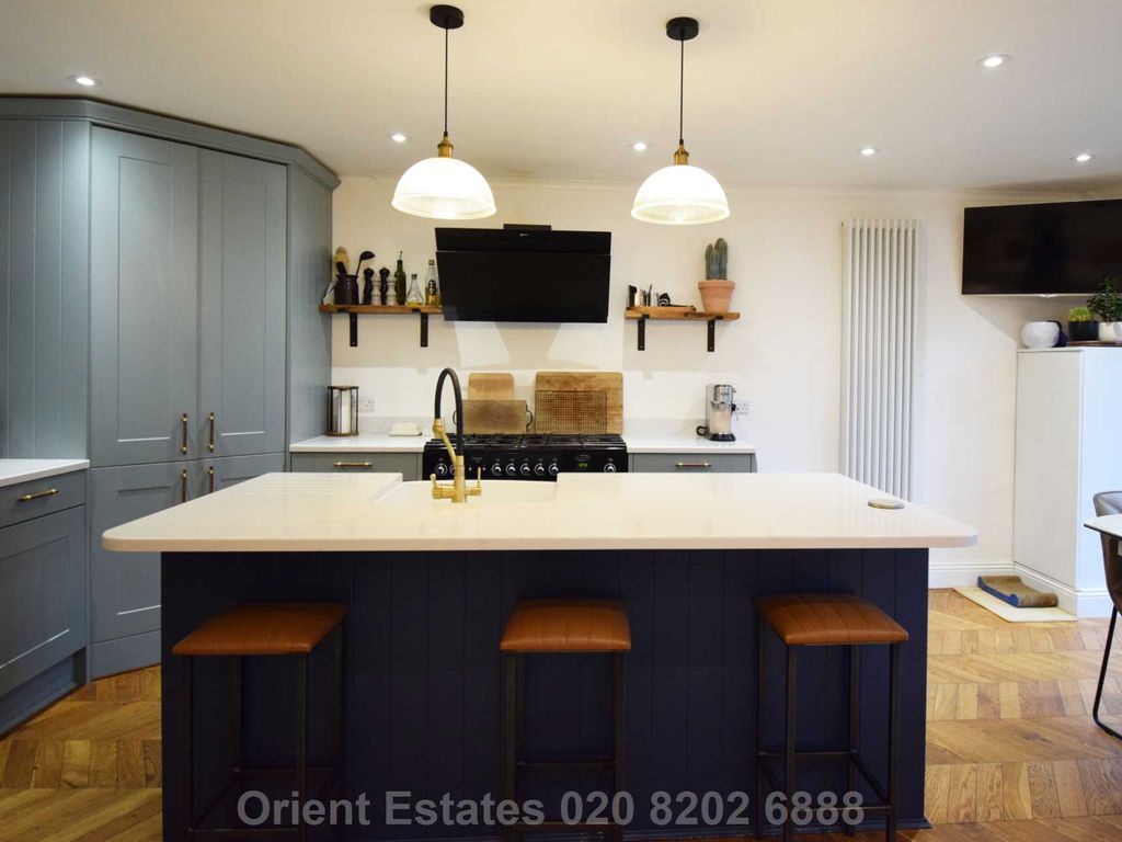 4-bed-terraced-house-to-rent-in-hollyview-close-london-nw4-3-900-pcm