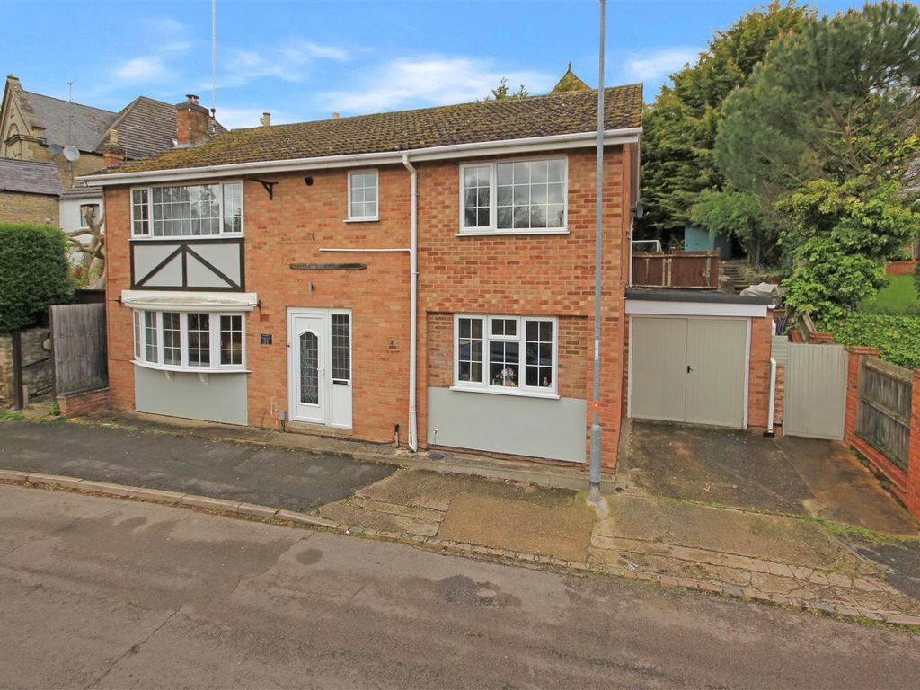 6 bed detached house for sale in Little Street, Rushden NN10, £385,000