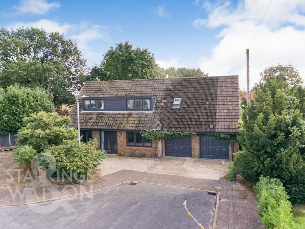 4 bed detached house for sale in Oak Grove, Horsford, Norwich NR10, £