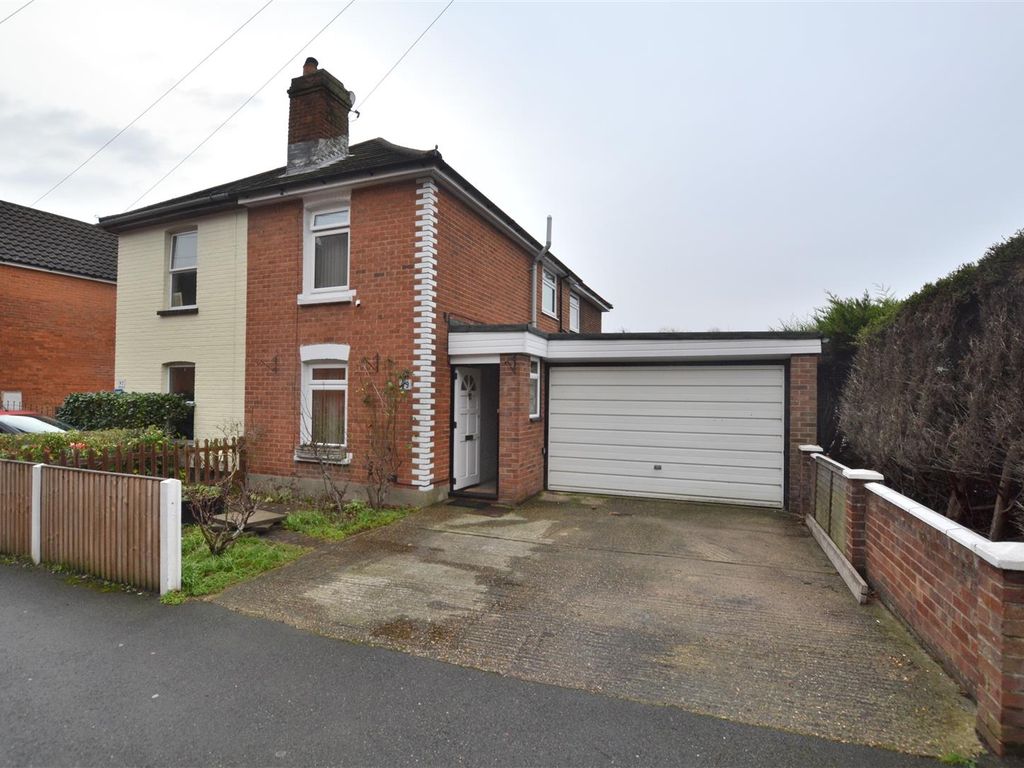 2 bed semidetached house for sale in Albert Street, Fleet GU51 Zoopla