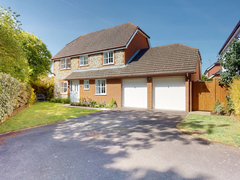 4 bed detached house for sale in Primrose Drive, Park Farm, Ashford