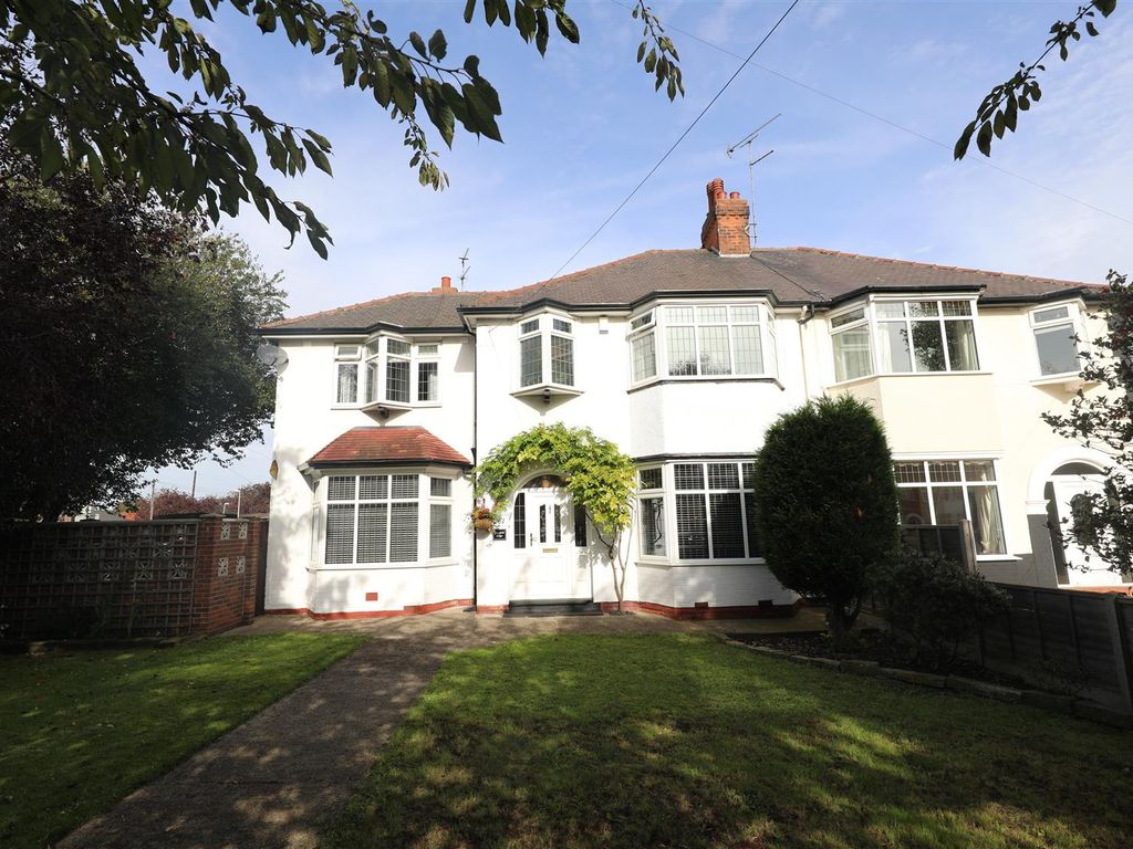 3 bed semidetached house for sale in Kingston Road, Willerby, Hull