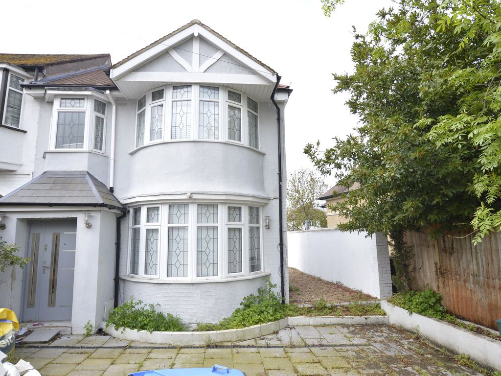 2 bed end terrace house for sale in Fairfields Crescent, Kingsbury