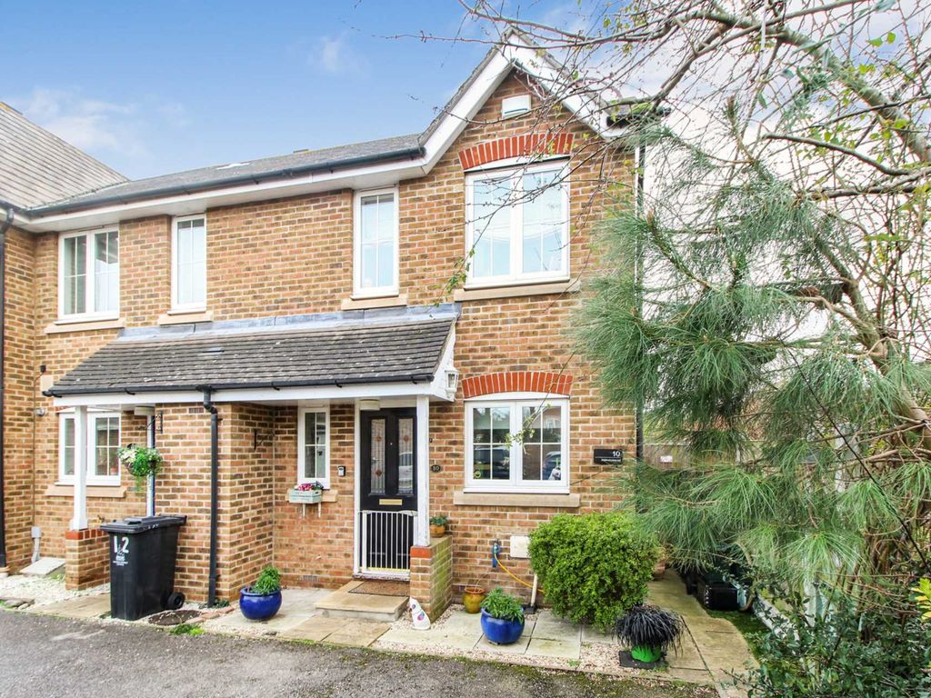 2 bed end terrace house for sale in Abbotsmead, Heybridge CM9, £330,000